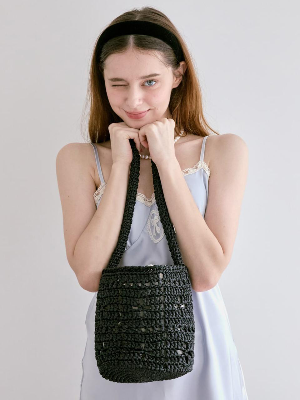 Slowslowly No.221 / Lily Raffia Crochet Bucket Bag _ Black