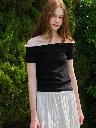 SO IR OFF SHOULDER LACE T-SHIRT [BLACK]