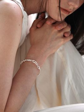 Soorium Half Knot Bracelet