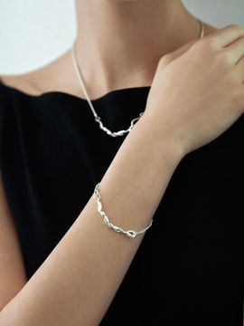 Soorium Single Knot Bracelet