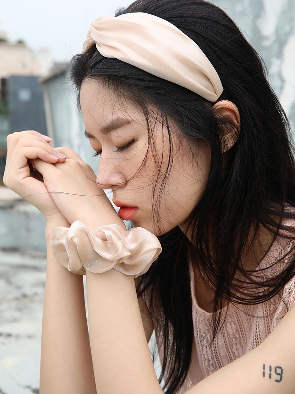 SORRY TOO MUCH LOVE Sharon Oganza Scrunchie_Beige