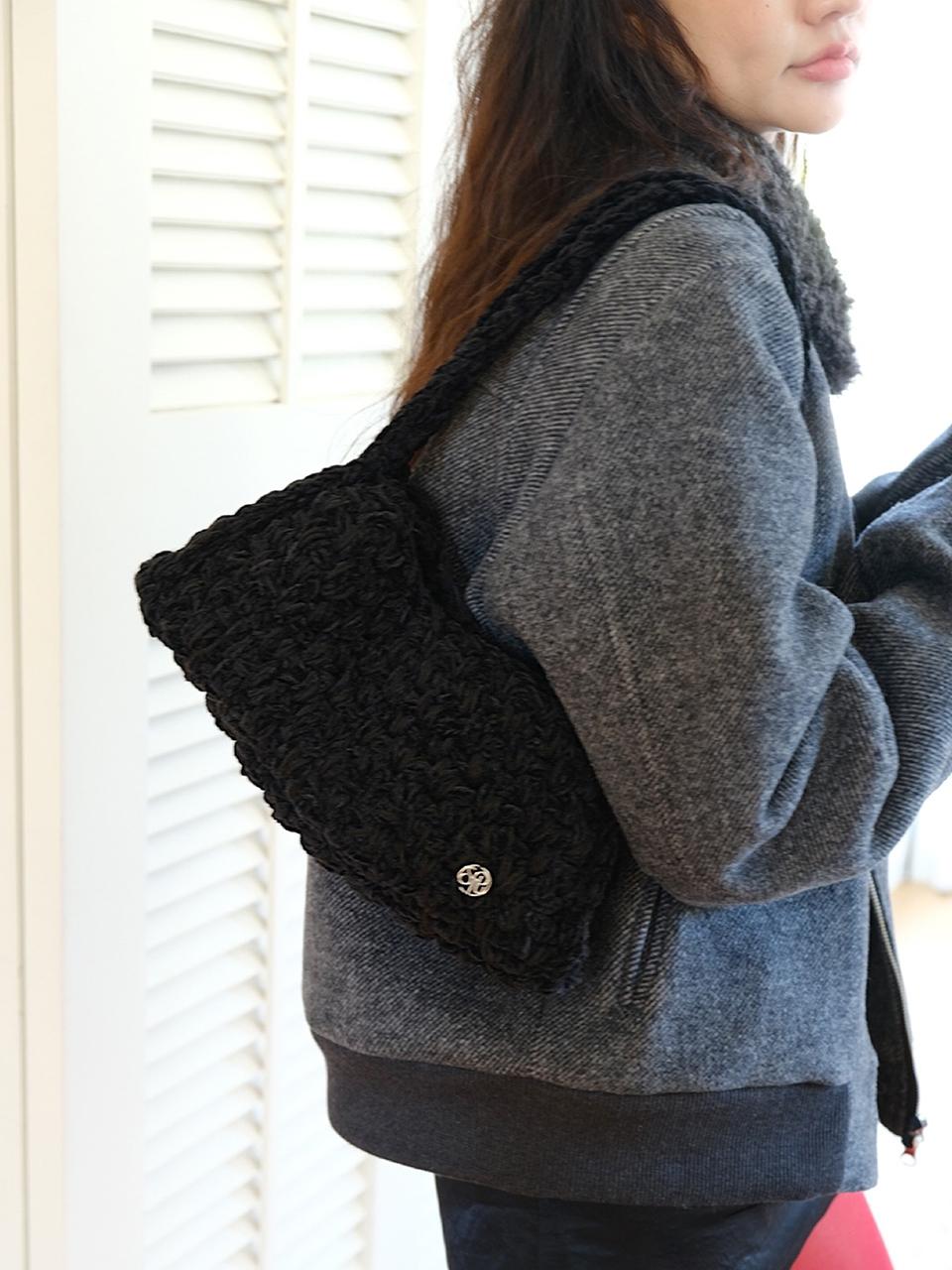 Spicethingsup Velvet Hand-knitted Baguette Shoulder Bag [Black]
