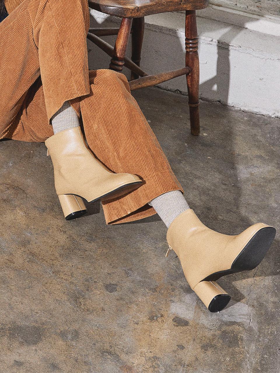 SPUR Minimal Round Square Toe Ankle Boots (UA9068)