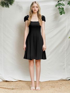 squSQUARE Audrey Ribbon Flare Squareneck Dress [Black]