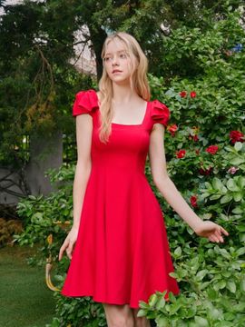 squSQUARE Audrey Ribbon Flare Squareneck Dress [Romantic Red]
