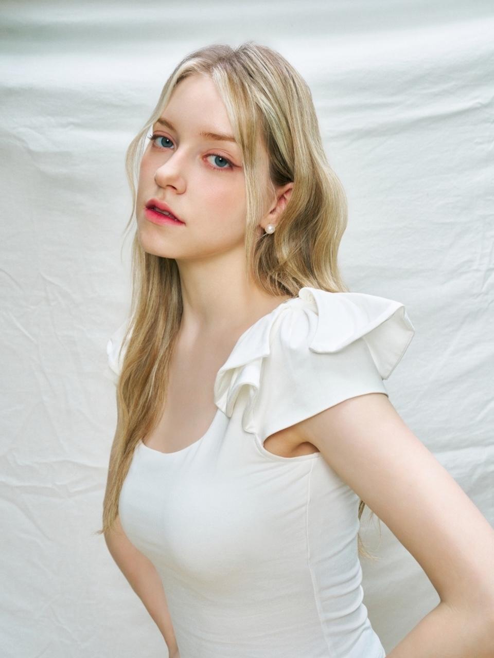 squSQUARE Audrey Ribbon Squareneck Short Sleeve T-Shirt [Clear White]