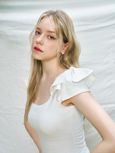 squSQUARE Audrey Ribbon Squareneck Short Sleeve T-Shirt [Clear White]