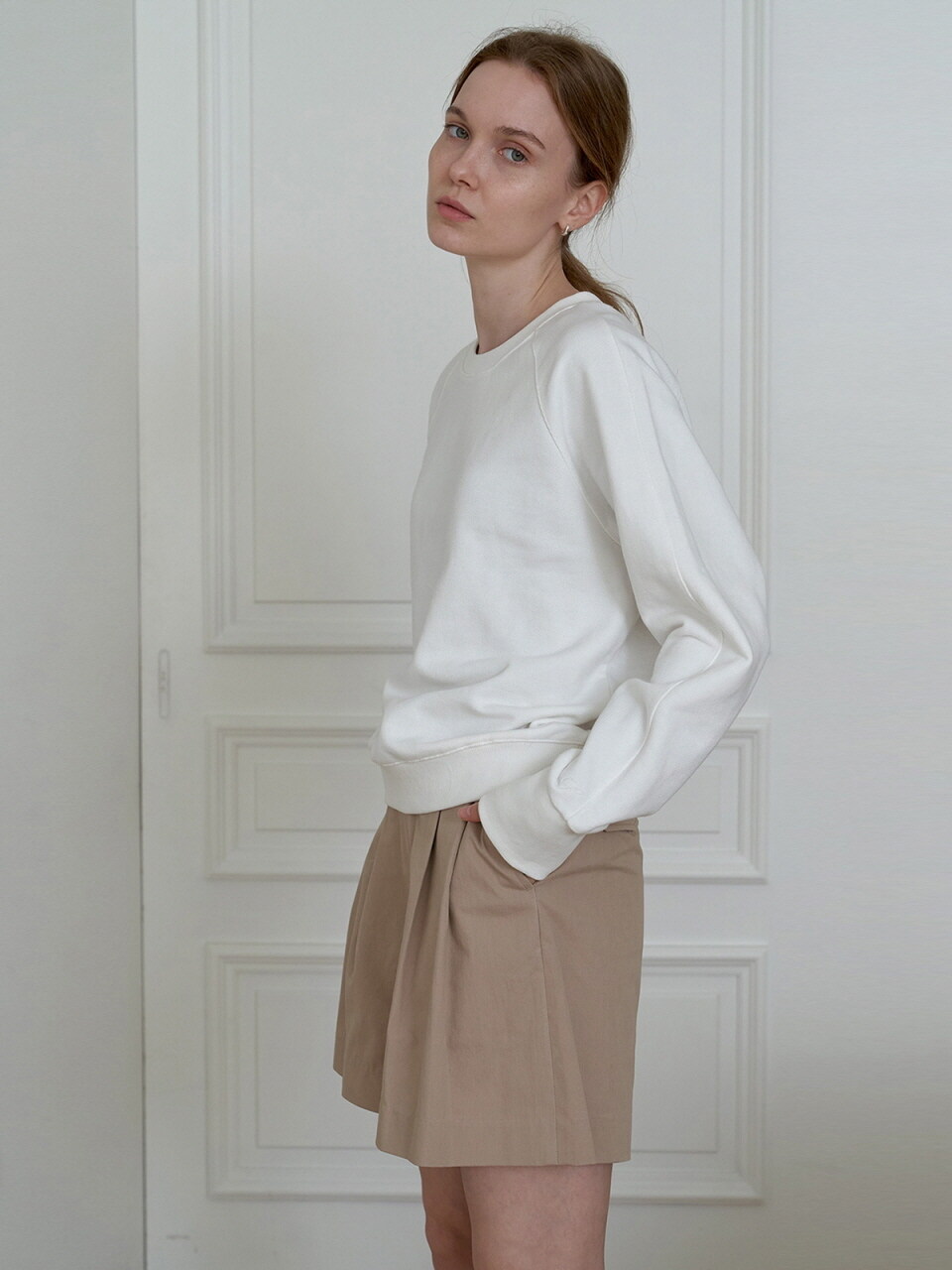 STEP AROUND Double Tuck Wide Half Pants_Beige
