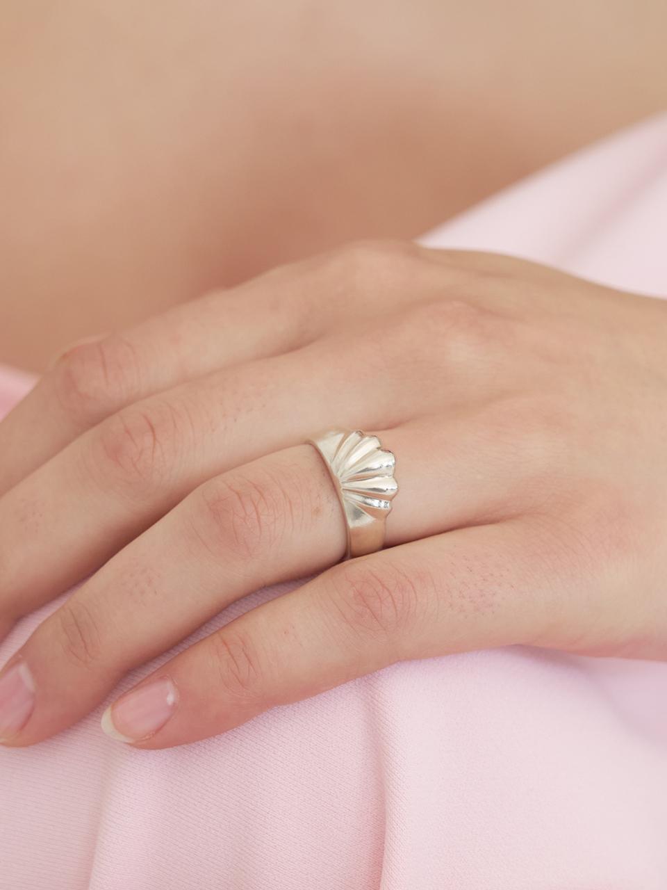 STILL INSTANT Shell Flow Ring