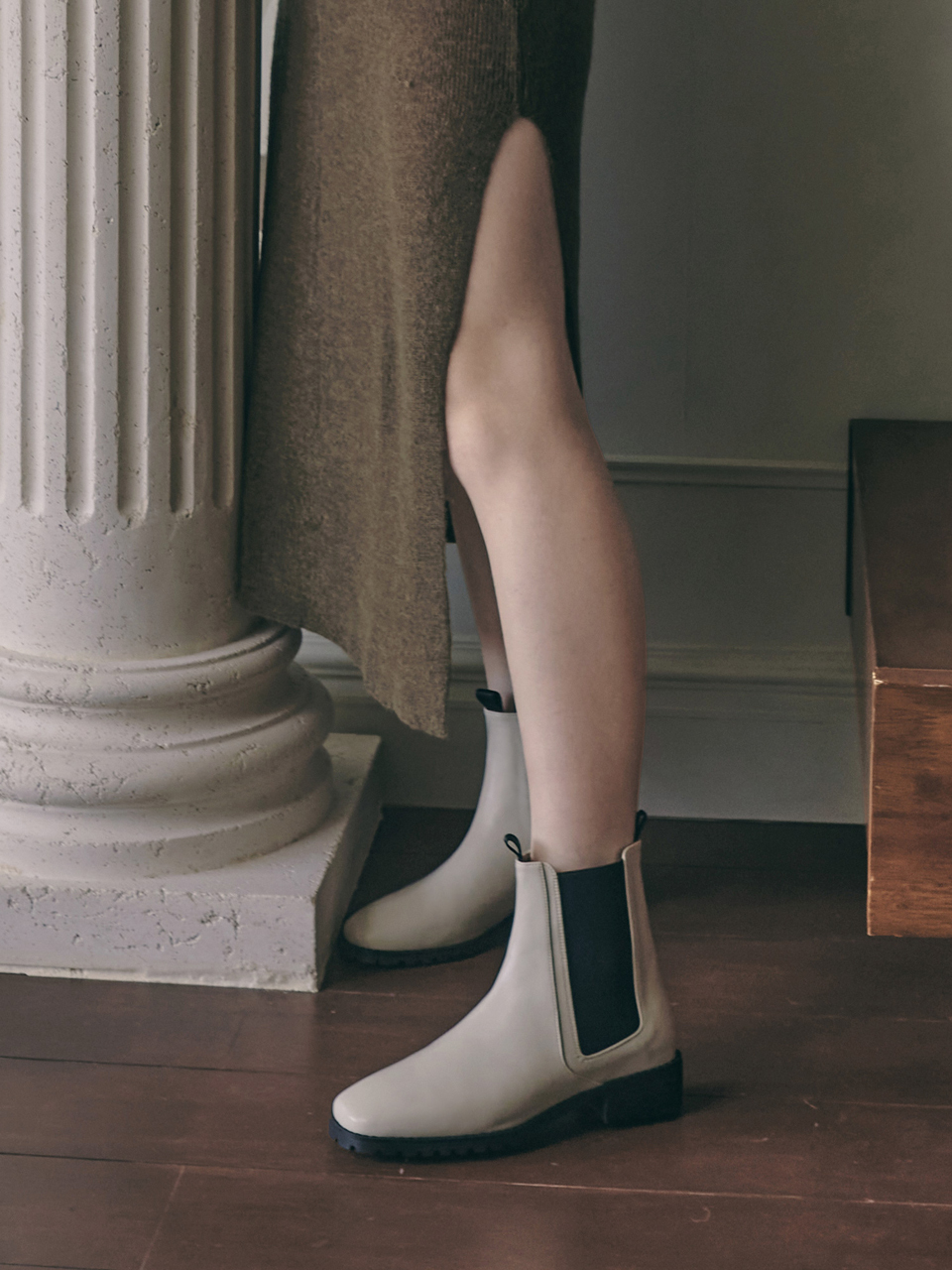 Stiu Square Middle Chelsea Boots