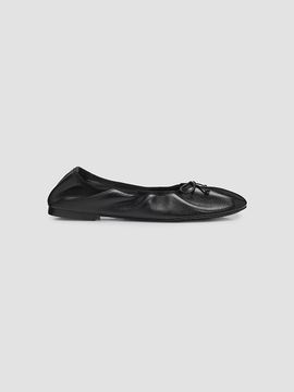 Stuart Weitzman Women's Nia Ruched Leather Ballet Flats