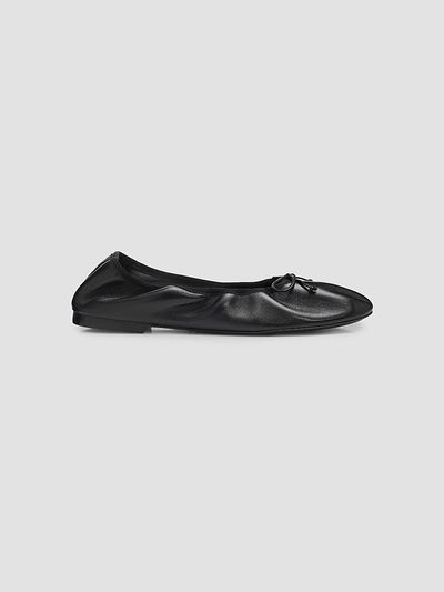 Stuart Weitzman Women's Nia Ruched Leather Ballet Flats