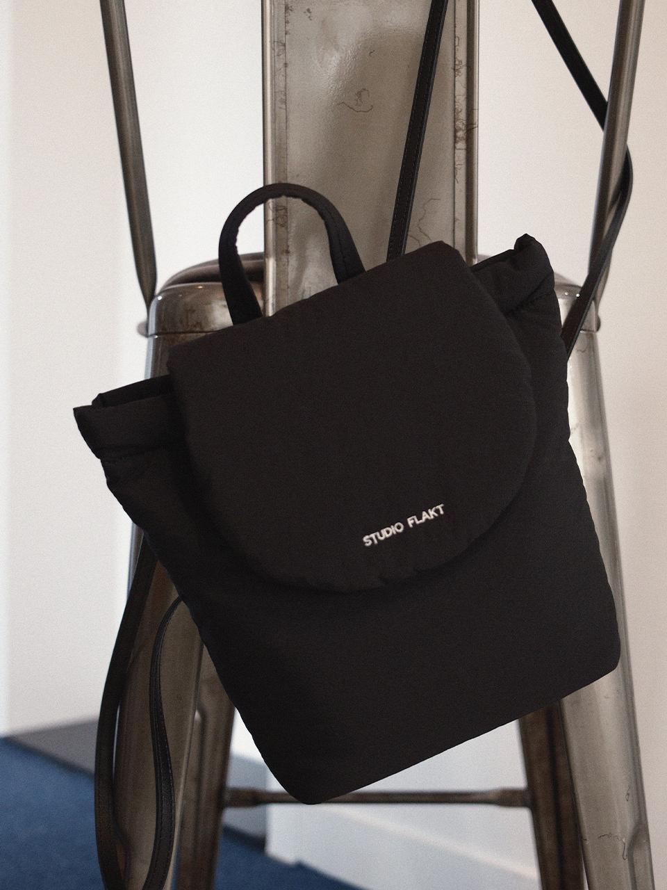 Studio Flakt FLUFFY SMALL BACKPACK [BLACK]