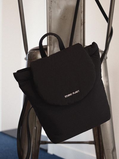 Studio Flakt FLUFFY SMALL BACKPACK [BLACK]