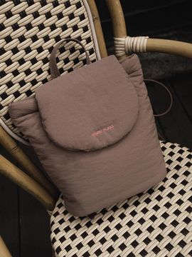 Studio Flakt FLUFFY SMALL BACKPACK [BROWN]
