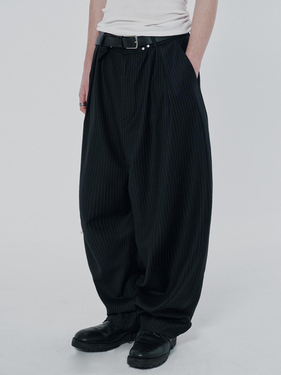 SUADE TWO TUCK STRIPE TROUSERS [BLACK]
