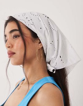 Sui Ava Sui Ava floral eyelet bandana scarf in white