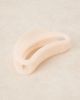 Sui Ava Sui Ava giga curve large hair claw in cream-White - 2