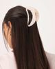 Sui Ava Sui Ava giga curve large hair claw in cream-White - 3