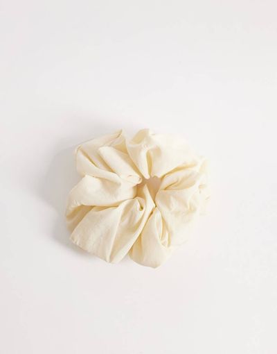 Sui Ava Sui Ava hair scrunchie in cream-White