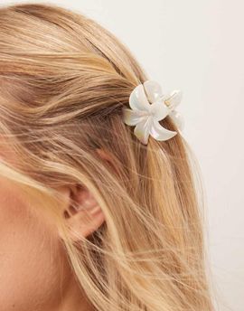 Sui Ava Sui Ava Plumeria metallic flower mini hair claw in white