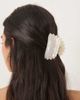 Sui Ava Sui Ava shell hair claw in white - 1