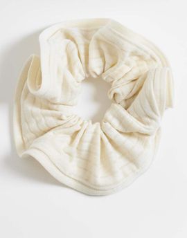Sui Ava Sui Ava soft touch scrunchie in white