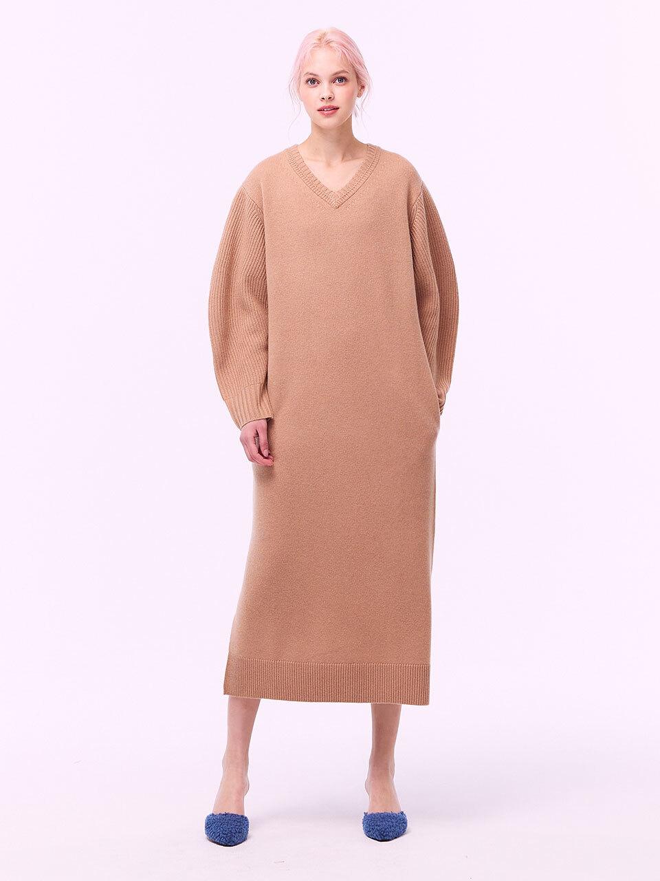 SUPERTHINGS Wool V-neck Maxi Dress [Camel]