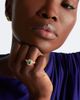 Suzanne Kalan Suzanne Kalan Halo Portrait 18kt gold ring with diamonds and emerald - 3