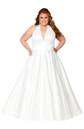 Sydney's Closet Sydney's Closet Plus Size Halter Wedding Dress