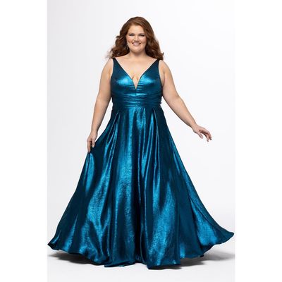 Sydney's Closet Sydney's Closet Plus Size Metallic A-Line Prom Dress with Pockets