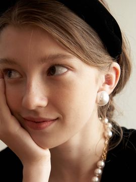 TATIANA Classic Half Pearl Earring_EC1696
