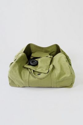 Terra Thread Terra Thread Organic Cotton Canvas Duffle Bag in Olive at Urban Outfitters