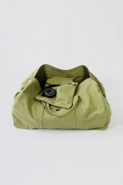 Terra Thread Terra Thread Organic Cotton Canvas Duffle Bag in Olive at Urban Outfitters