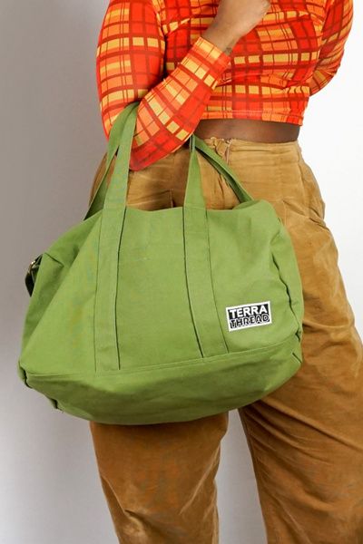 Terra Thread Terra Thread Organic Cotton Canvas Gym Bag in Olive at Urban Outfitters