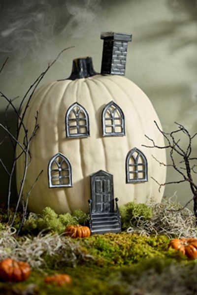 Terrain Concordville Pumpkin House Stake Set
