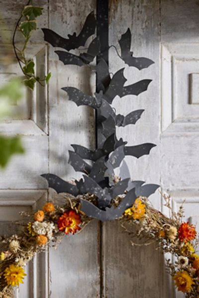 Terrain Flying Bats Iron Wreath Hanger