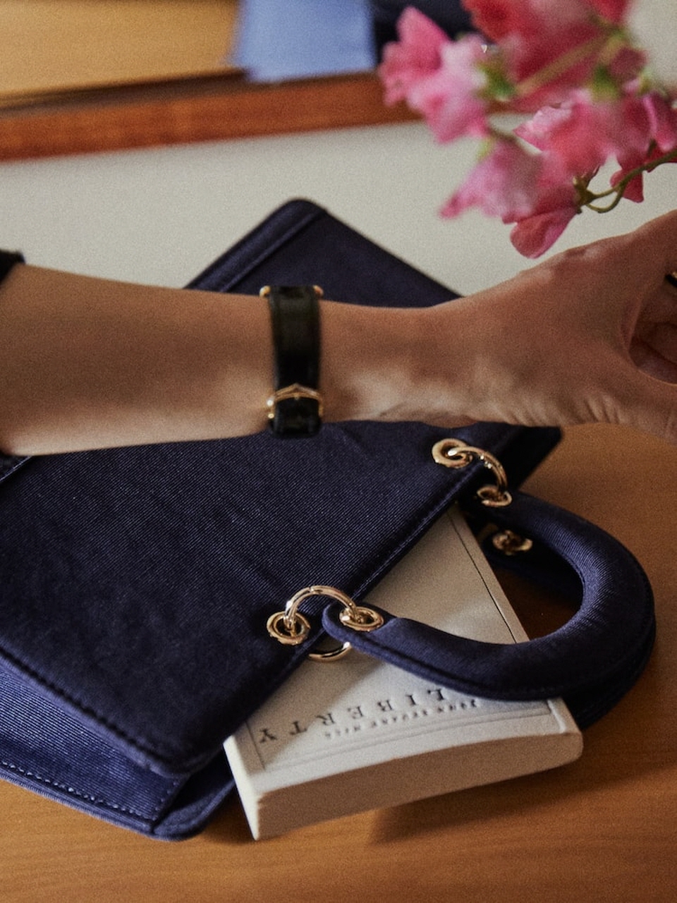 The Aperture 90s Vintage Tote Bag_Navy
