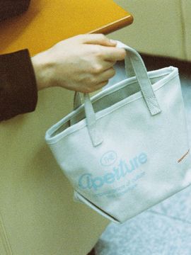 The Aperture Aperture Canvas Tote Bag_White