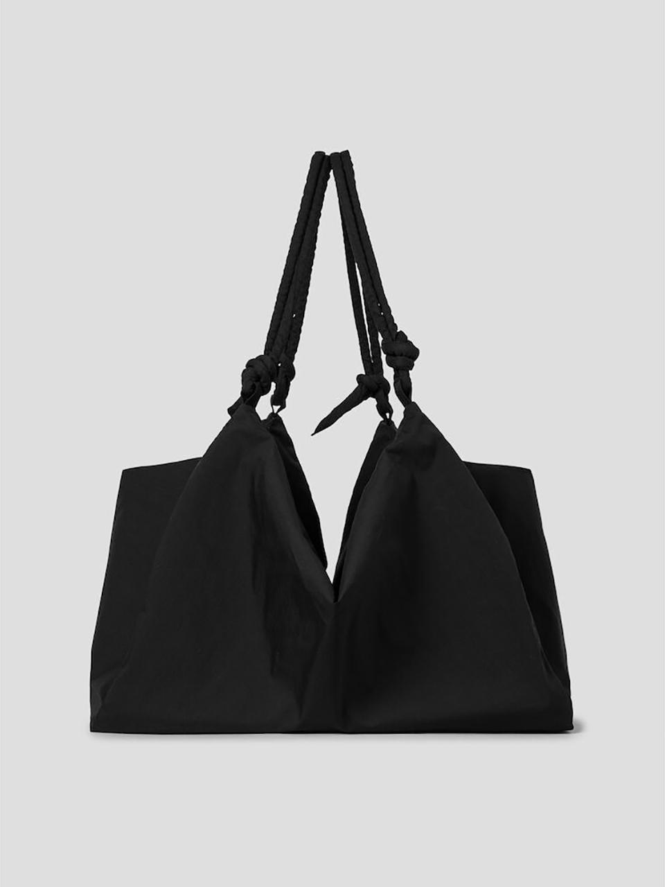 The Aperture Softy Bag Black (TA51D4A015)