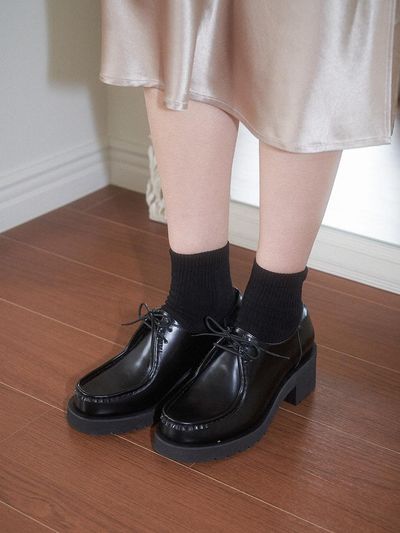 the JOHI Classic Lace-up PF Loafers_Black