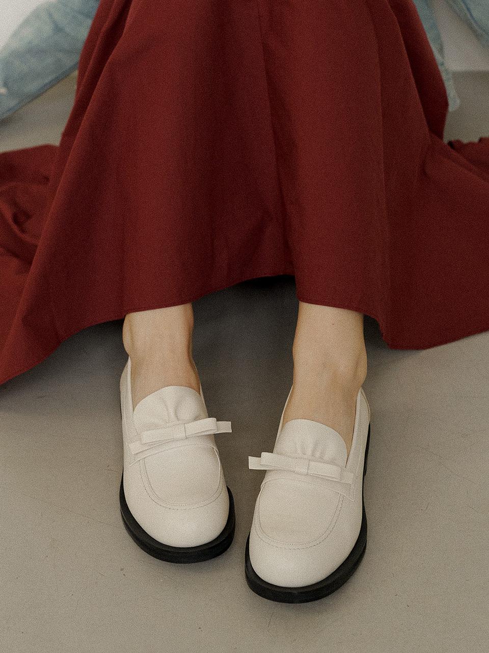 the JOHI Lillian Ribbon Shirring Loafers (3 Colors)