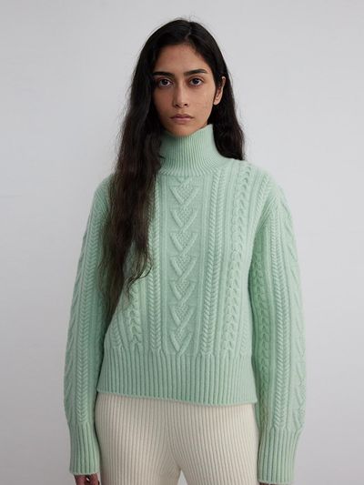 The Loom CABLE TURTLE NECK SWEATER [GREEN]