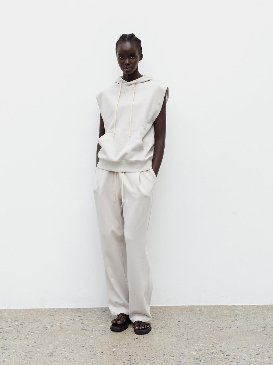 The Loom HOODED VEST [LIGHT BEIGE]