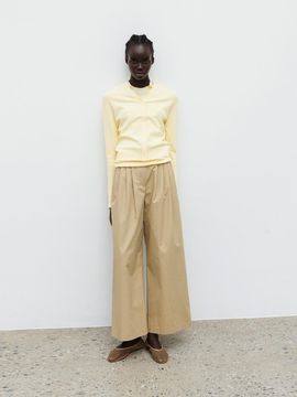 The Loom LIGHT WEIGHT TUCKED PANTS [BEIGE]