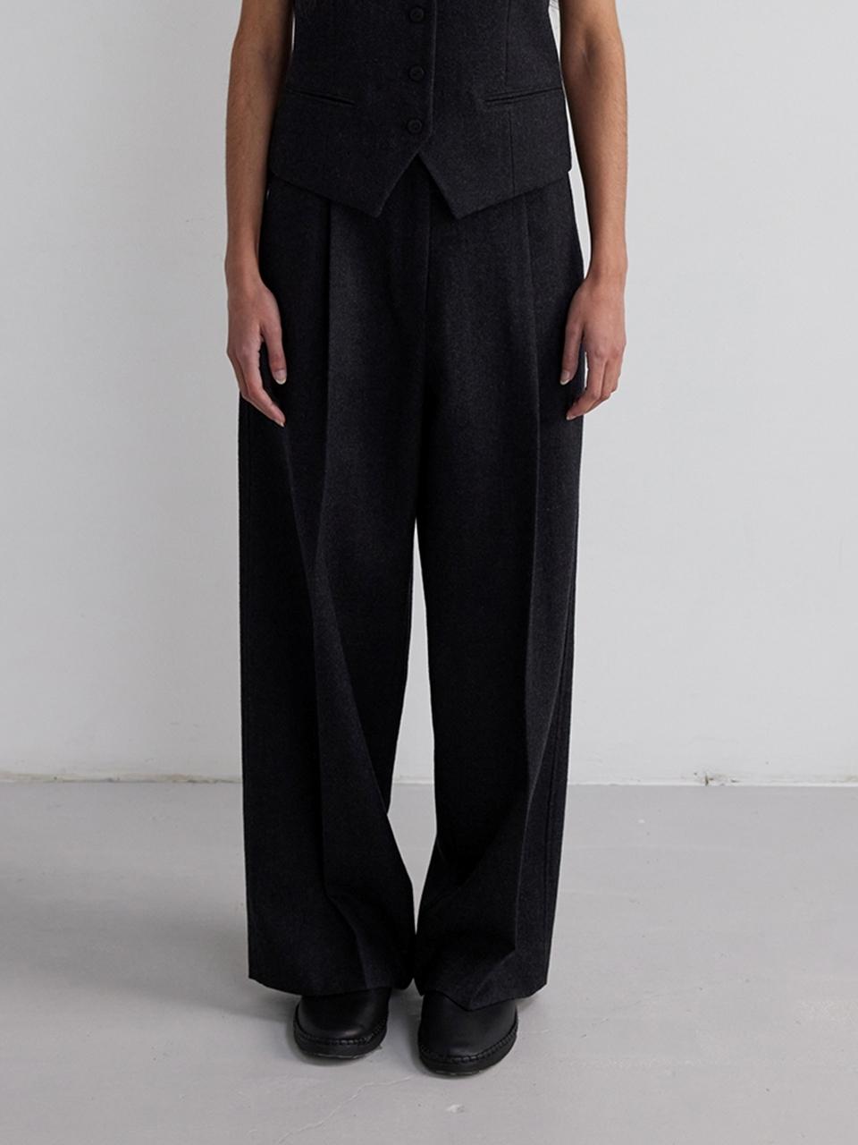 The Loom WOOL TUCKED PANTS [CHARCOAL]
