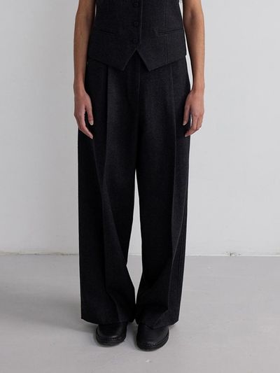 The Loom WOOL TUCKED PANTS [CHARCOAL]