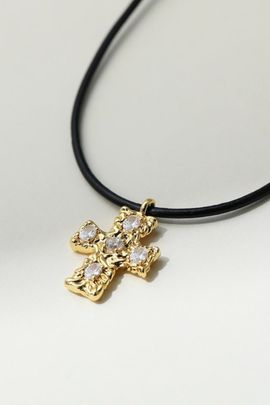 The M Jewelers The M Jewelers Izla Cross Choker in Gold, Women's at Urban Outfitters