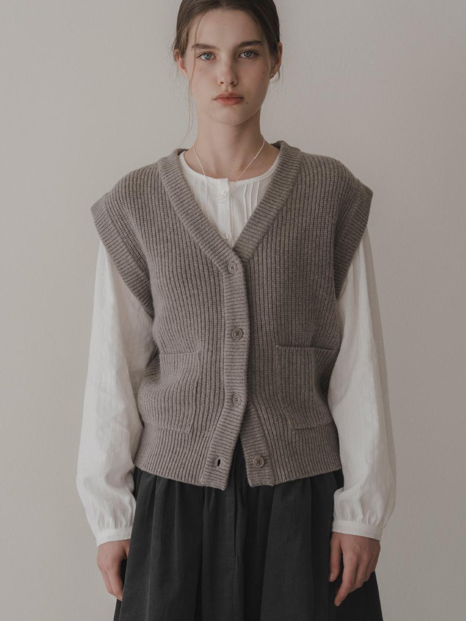 THE MITTEN Block knit vest (warm gray)