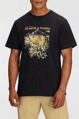 The North Face The North Face Boulder Breeze Graphic Tee in Black, Men's at Urban Outfitters